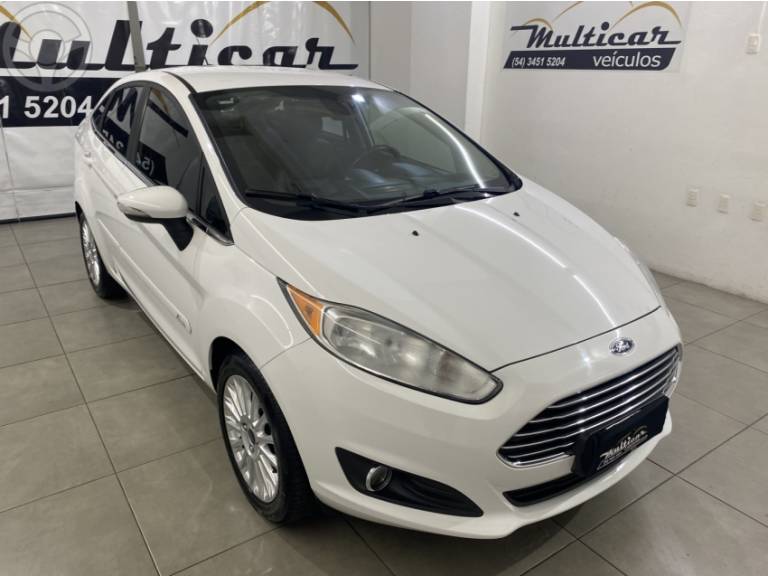 FORD - FIESTA 1.6 TITANIUM SEDAN 16V FLEX 4P AUTOMÁTICO - 2014/2015 - BRANCA - R$ 49.900,00