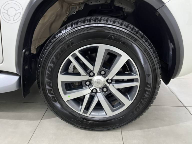 TOYOTA - HILUX SW4 2.8 SRX 4X4 16V TURBO INTERCOOLER DIESEL 4P AUTOMÁTICO - 2017/2017 - BRANCA - R$ 214.000,00