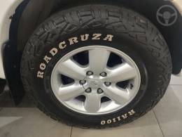 TOYOTA - HILUX SW4 3.0 SRV 4X4 7 LUGARES 16V TURBO INTERCOOLER DIESEL 4P AUTOMÁTICO - 2010/2011 - BRANCA - R$ 117.900,00
