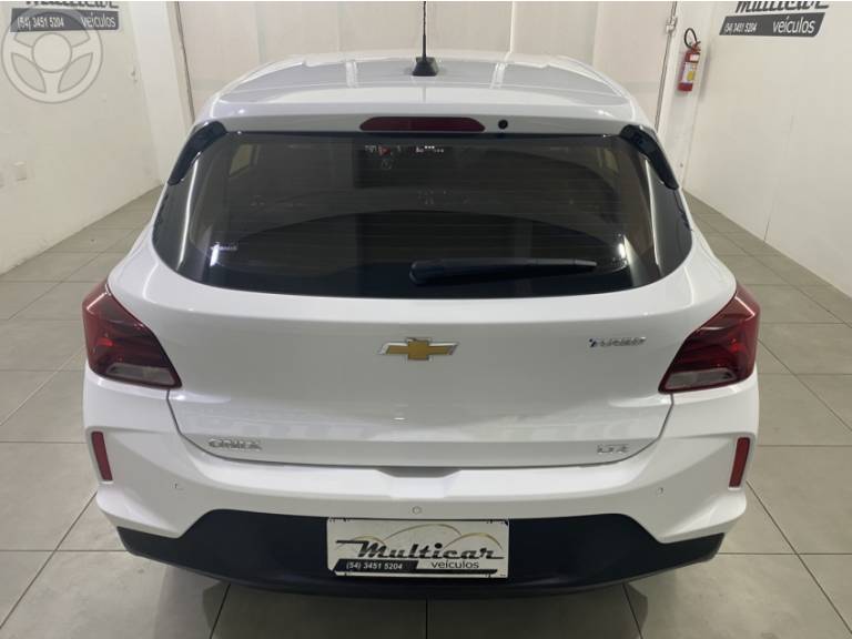 CHEVROLET - ONIX 1.0 LTZ 12V TURBO FLEX 4P MANUAL - 2019/2020 - BRANCA - R$ 72.900,00