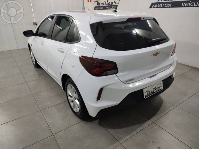 CHEVROLET - ONIX 1.0 LT 12V FLEX 4P MANUAL - 2022/2023 - BRANCA - R$ 73.900,00