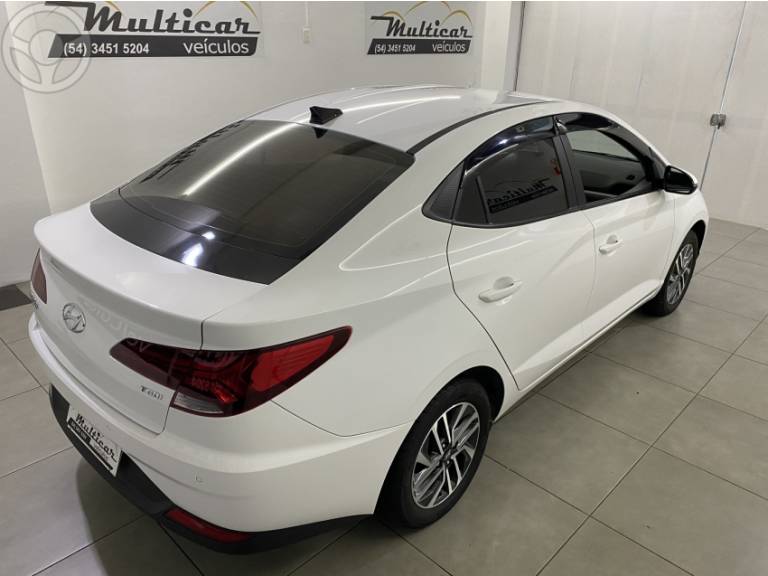 HYUNDAI - HB20S 1.0 PLATINUM 12V TURBO FLEX 4P MANUAL - 2021/2022 - BRANCA - R$ 79.900,00