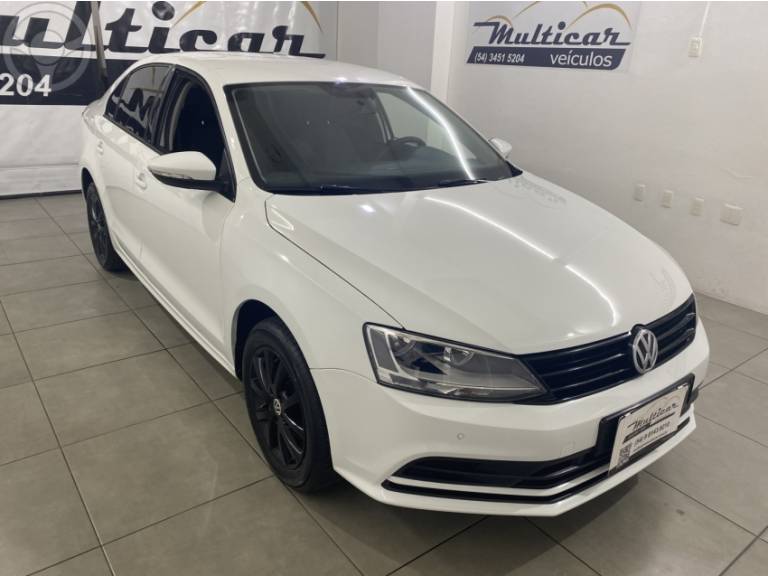 VOLKSWAGEN - JETTA 2.0 TRENDLINE FLEX 4P TIPTRONIC - 2015/2016 - BRANCA - R$ 71.900,00