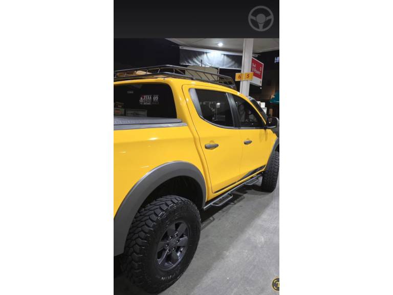 MITSUBISHI - L200 TRITON 2.4 GLS SAVANA 4X4 DIESEL 4P AUTOMÁTICO - 2022/2023 - AMARELA - R$ 155.000,00