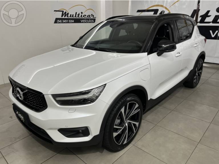 VOLVO - XC 40 1.5 T5 HÍBRIDO R-DESIGN FWD - 2021/2021 - BRANCA - R$ 199.900,00