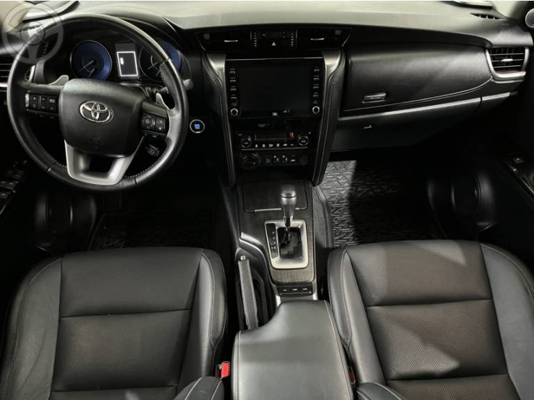 TOYOTA - HILUX SW4 2.8 SRX 4X4 16V TURBO INTERCOOLER DIESEL 4P AUTOMÁTICO - 2021/2021 - PRETA - R$ 283.900,00