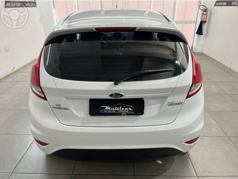 FORD - FIESTA 1.6 SE HATCH 16V FLEX 4P AUTOMÁTICO - 2015/2016 - BRANCA - R$ 54.500,00