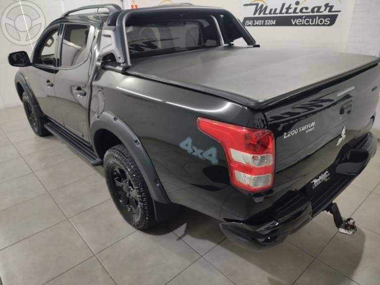 MITSUBISHI - L200 TRITON 2.4 OUTDOOR CD 16V FLEX 4P MANUAL - 2020/2020 - PRETA - R$ 156.900,00