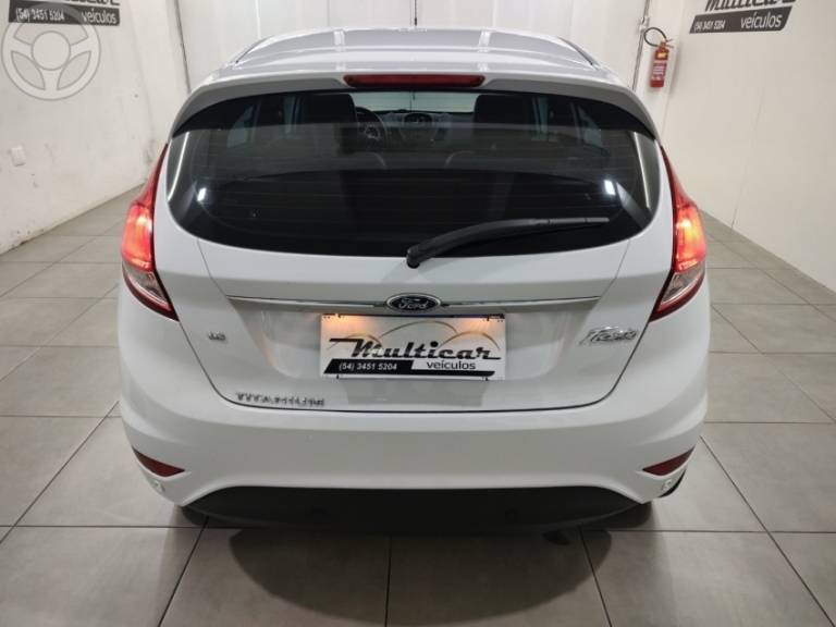 FORD - FIESTA 1.6 TITANIUM HATCH 16V FLEX 4P AUTOMÁTICO - 2014/2014 - BRANCA - R$ 46.900,00