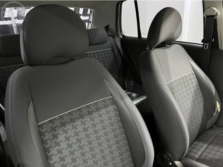 VOLKSWAGEN - FOX 1.6 MSI COMFORTLINE 8V FLEX 4P MANUAL - 2015/2015 - BRANCA - R$ 49.900,00