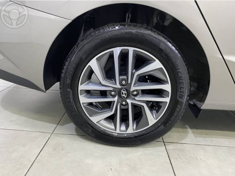 HYUNDAI - HB20S 1.0 LIMITED 12V FLEX 4P MANUAL - 2022/2023 - PRATA - R$ 78.900,00