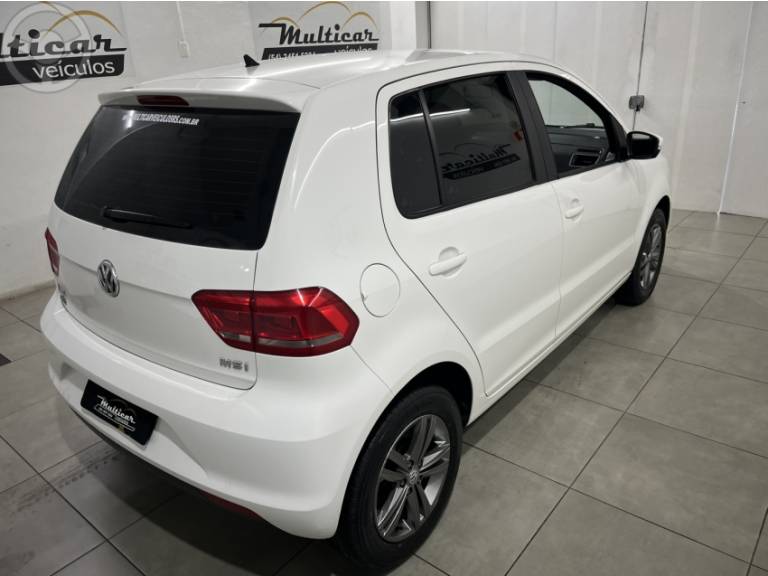 VOLKSWAGEN - FOX 1.6 MSI TRENDLINE 8V FLEX 4P MANUAL - 2016/2016 - BRANCA - R$ 51.900,00