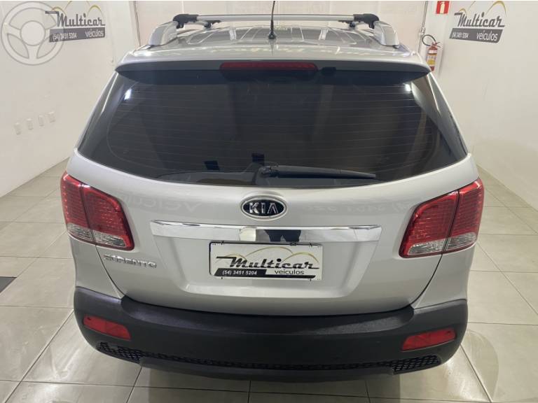 KIA MOTORS - SORENTO 2.4 EX2 4X2 16V 4P AUTOMÁTICO - 2010/2011 - PRATA - R$ 60.000,00