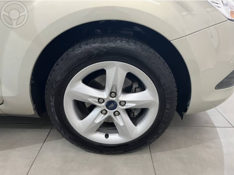 FORD - FOCUS 1.6 GLX 16V FLEX 4P MANUAL - 2011/2012 - PRATA - R$ 44.500,00
