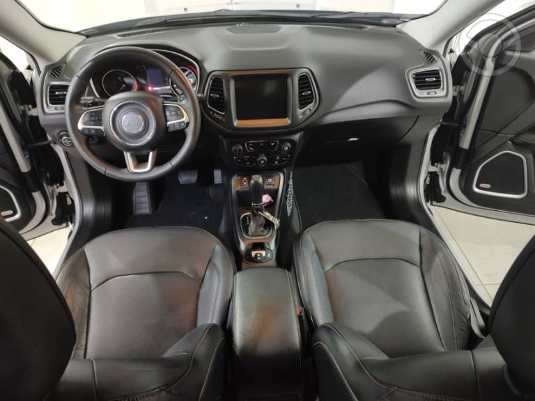 JEEP - COMPASS 2.0 16V FLEX LONGITUDE AUTOMÁTICO - 2017/2017 - PRATA - R$ 89.000,00