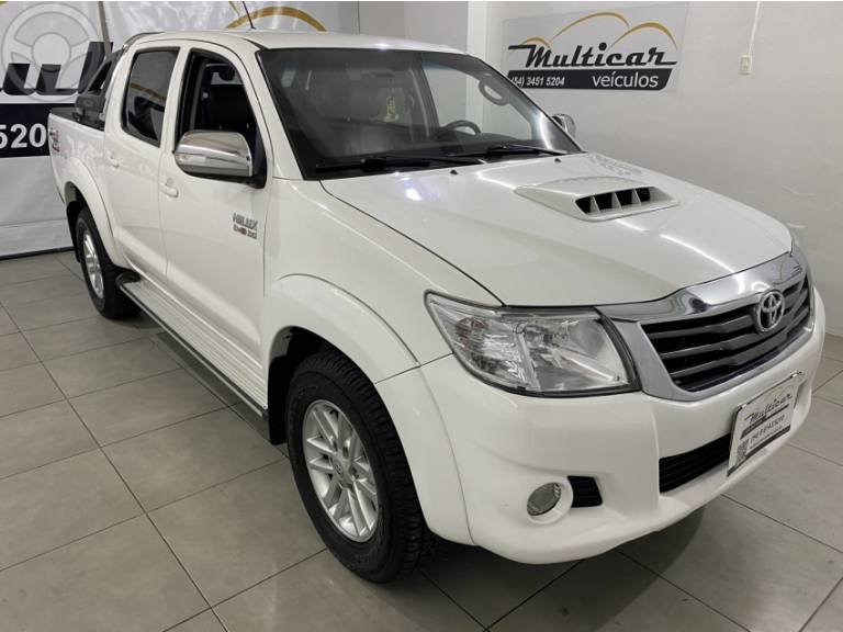 TOYOTA - HILUX 3.0 SRV 4X4 CD 16V TURBO INTERCOOLER DIESEL 4P AUTOMÁTICO - 2013/2013 - BRANCA - R$ 138.000,00