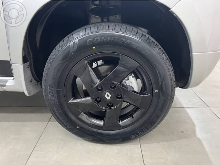 RENAULT - DUSTER 2.0 TECH ROAD 4X2 16V FLEX 4P MANUAL - 2013/2014 - PRATA - R$ 52.900,00