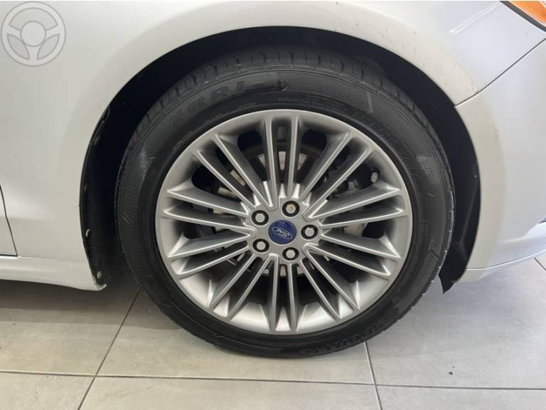 FORD - FUSION 2.0 TITANIUM AWD 16V 4P AUTOMÁTICO - 2013/2013 - PRATA - R$ 77.000,00