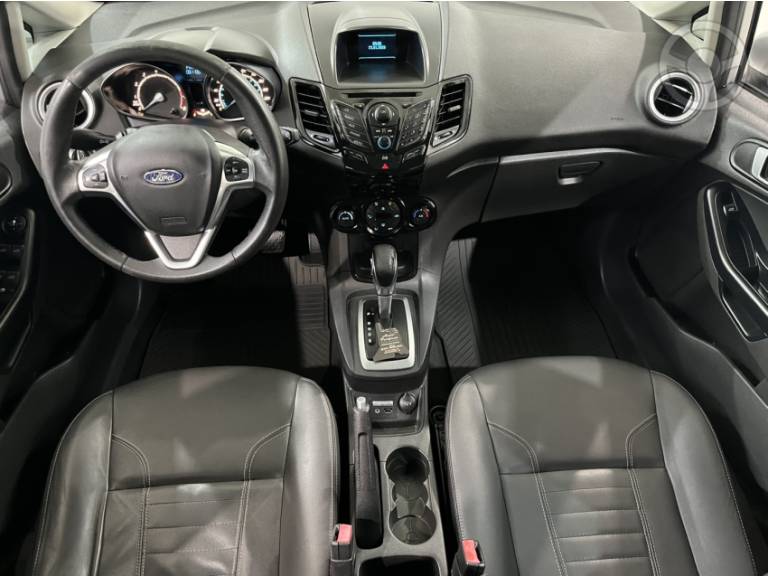 FORD - FIESTA 1.6 TITANIUM HATCH 16V FLEX 4P AUTOMÁTICO - 2014/2015 - PRATA - R$ 48.900,00