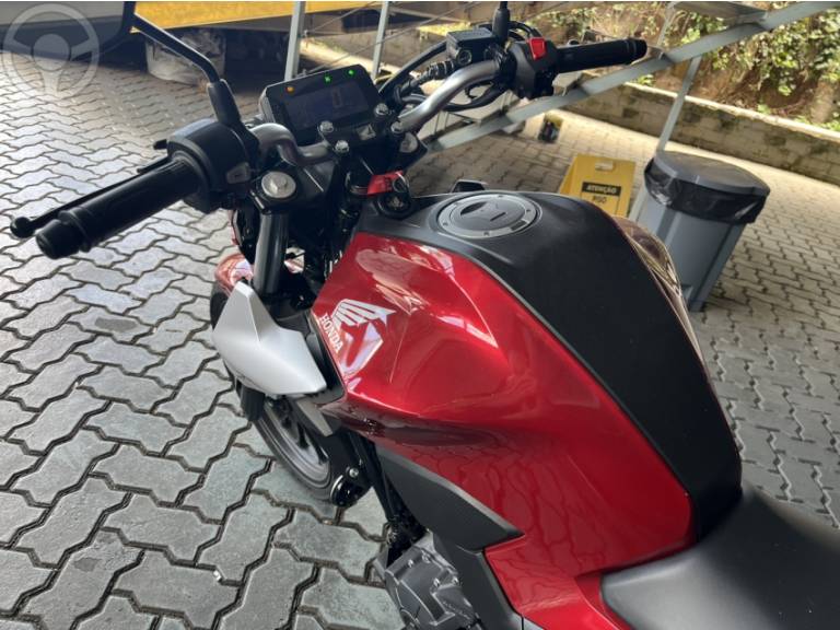 HONDA - CB 300F TWISTER ABS - 2025/2026 - VERMELHA - R$ 27.000,00