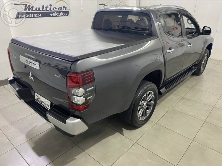 MITSUBISHI - L200 TRITON 2.4 HPE-S SPORT 4X4 CD 16V DIESEL 4P AUTOMÁTICO - 2021/2022 - CINZA - R$ 219.900,00