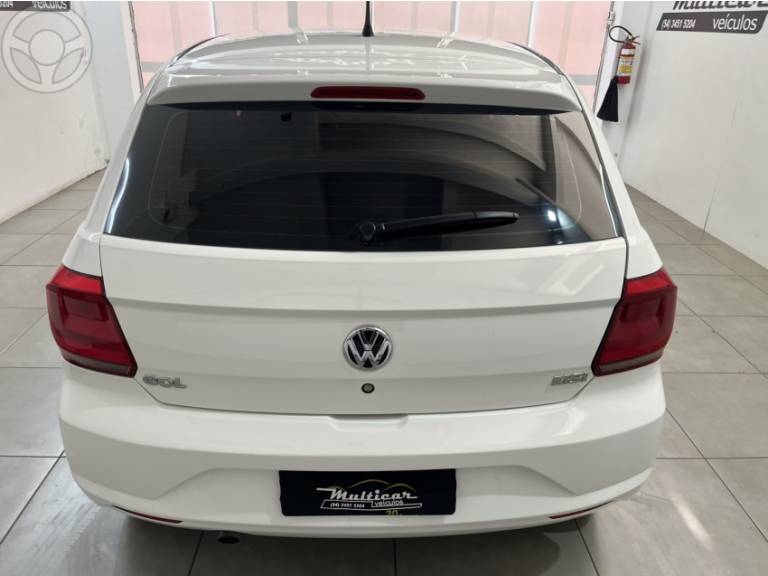 VOLKSWAGEN - GOL 1.6 MSI TOTALFLEX TRENDLINE 4P MANUAL - 2017/2018 - BRANCA - R$ 46.900,00