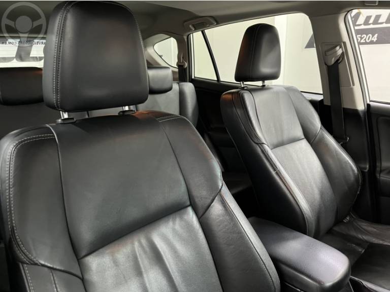 TOYOTA - RAV4 2.5 4X4 16V 4P AUTOMÁTICO - 2013/2013 - BRANCA - R$ 85.900,00