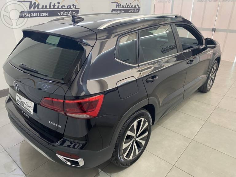 VOLKSWAGEN - TAOS 1.4 16V HIGHLINE TSI FLEX 4P AUTOMÁTICO - 2022/2022 - PRETA - R$ 151.900,00