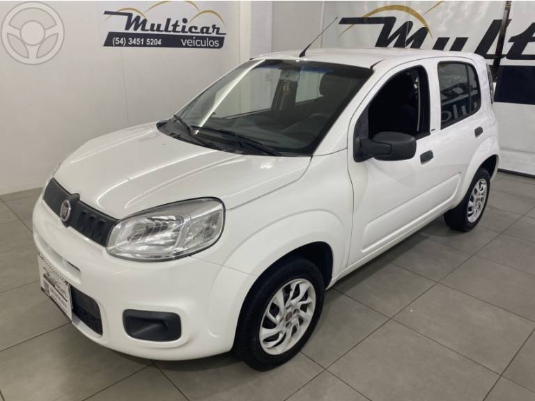 FIAT - UNO 1.0 EVO ATTRACTIVE 8V FLEX 4P MANUAL - 2015/2016 - BRANCA - R$ 40.500,00