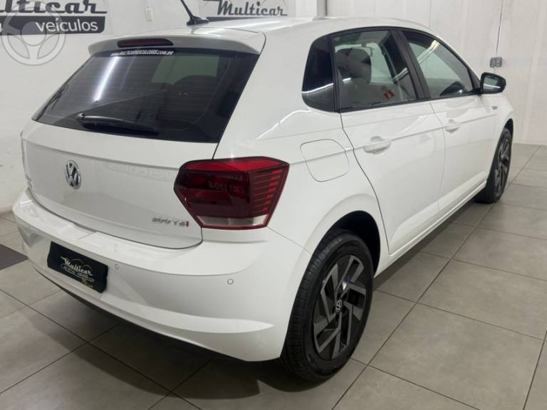 VOLKSWAGEN - POLO 1.0 200 TSI COMFORTLINE AUTOMÁTICO - 2022/2022 - BRANCA - R$ 91.900,00