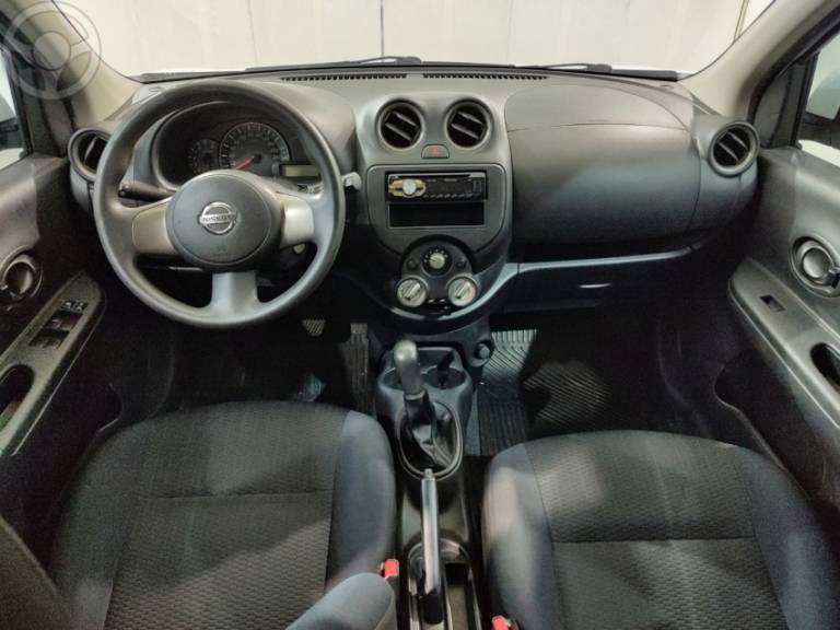 NISSAN - MARCH 1.0 S 16V FLEX 4P MANUAL - 2012/2013 - BRANCA - R$ 35.500,00