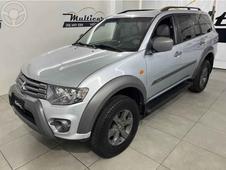 MITSUBISHI - PAJERO 3.2 OUTDOOR 4X4 5 LUGARES 16V TURBO INTERCOOLER DIESEL 4P AUTOMÁTICO - 2016/2017 - PRATA - R$ 129.000,00