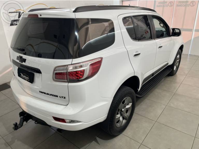 CHEVROLET - TRAILBLAZER 2.8 LTZ 4X4 16V TURBO DIESEL 4P AUTOMÁTICO - 2014/2014 - BRANCA - R$ 122.900,00
