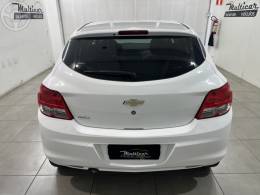 CHEVROLET - ONIX 1.0 MPFI JOY 8V FLEX 4P MANUAL - 2017/2018 - BRANCA - R$ 48.500,00