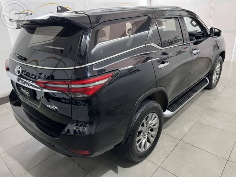 TOYOTA - HILUX SW4 2.8 SRX 4X4 16V TURBO INTERCOOLER DIESEL 4P AUTOMÁTICO - 2021/2021 - PRETA - R$ 283.900,00