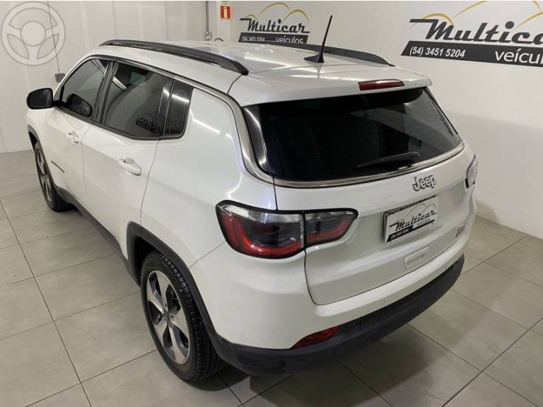 JEEP - COMPASS 2.0 16V FLEX LONGITUDE AUTOMÁTICO - 2017/2018 - BRANCA - R$ 92.900,00