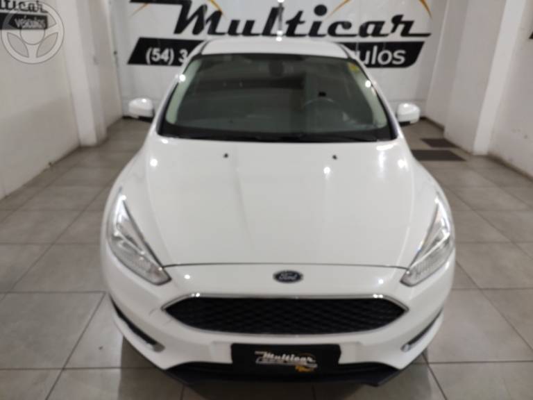 FORD - FOCUS 1.6 SE PLUS 16V FLEX 4P MANUAL - 2018/2018 - BRANCA - R$ 72.900,00