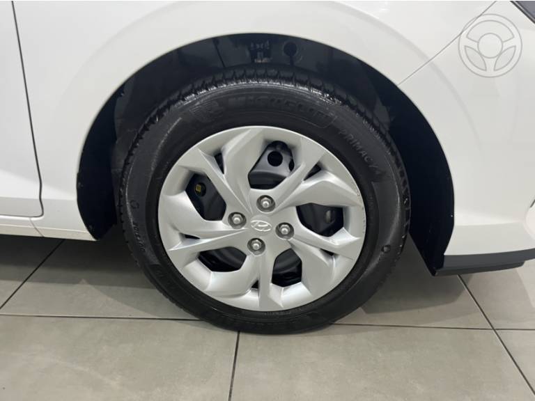 HYUNDAI - HB20 1.0 COMFORT PLUS 12V FLEX 4P MANUAL - 2023/2024 - BRANCA - R$ 72.900,00