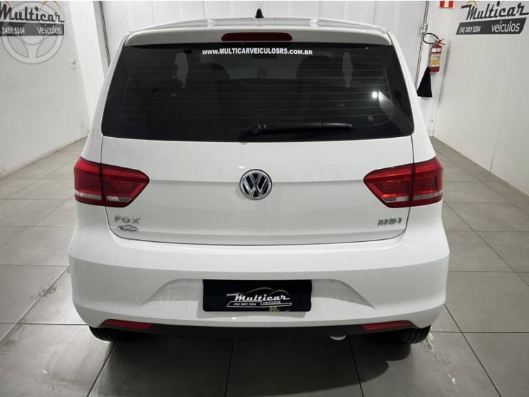 VOLKSWAGEN - FOX 1.6 MSI TRENDLINE 8V FLEX 4P MANUAL - 2016/2016 - BRANCA - R$ 51.900,00