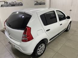 RENAULT - SANDERO 1.0 EXPRESSION 16V FLEX 4P MANUAL - 2013/2013 - BRANCA - R$ 32.500,00