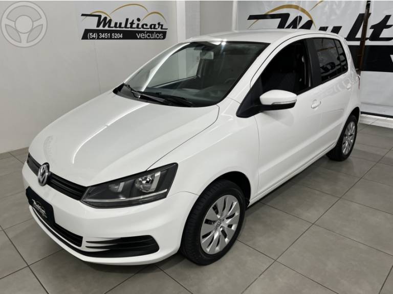 VOLKSWAGEN - FOX 1.6 MSI TRENDLINE 8V FLEX 4P MANUAL - 2016/2016 - BRANCA - R$ 51.900,00