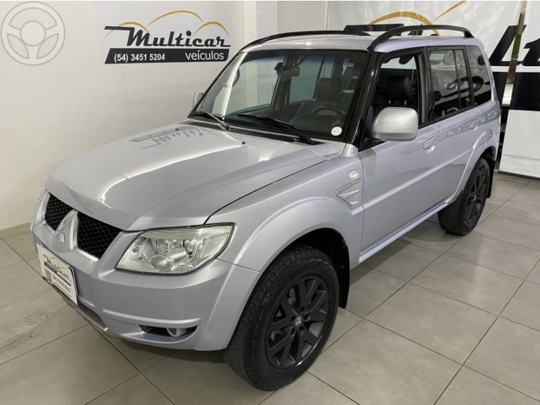 MITSUBISHI - PAJERO TR4 2.0 4X4 16V FLEX 4P MANUAL - 2010/2011 - PRATA - R$ 58.500,00