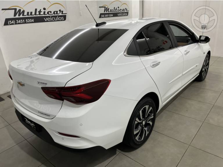 CHEVROLET - ONIX 1.0 PREMIER 12V TURBO FLEX 4P AUTOMÁTICO - 2023/2024 - BRANCA - R$ 95.900,00