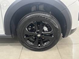 RENAULT - SANDERO 1.6 STEPWAY 16V FLEX 4P MANUAL - 2017/2018 - BRANCA - R$ 53.900,00