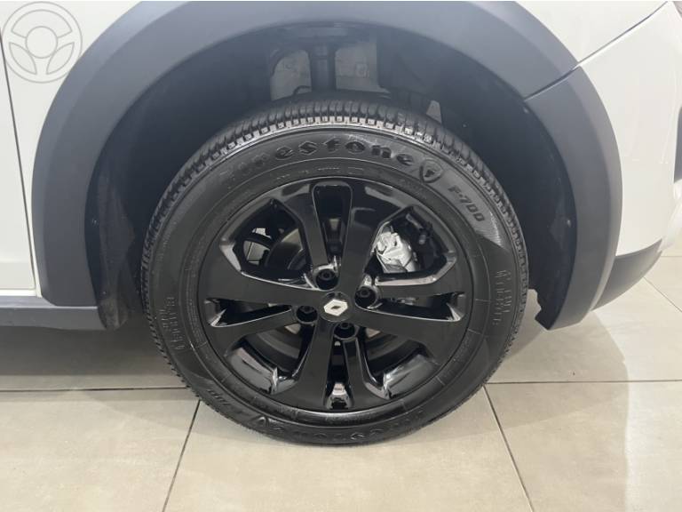 RENAULT - SANDERO 1.6 STEPWAY 16V FLEX 4P MANUAL - 2017/2018 - BRANCA - R$ 53.900,00