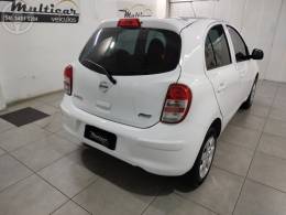 NISSAN - MARCH 1.0 S 16V FLEX 4P MANUAL - 2012/2013 - BRANCA - R$ 35.500,00