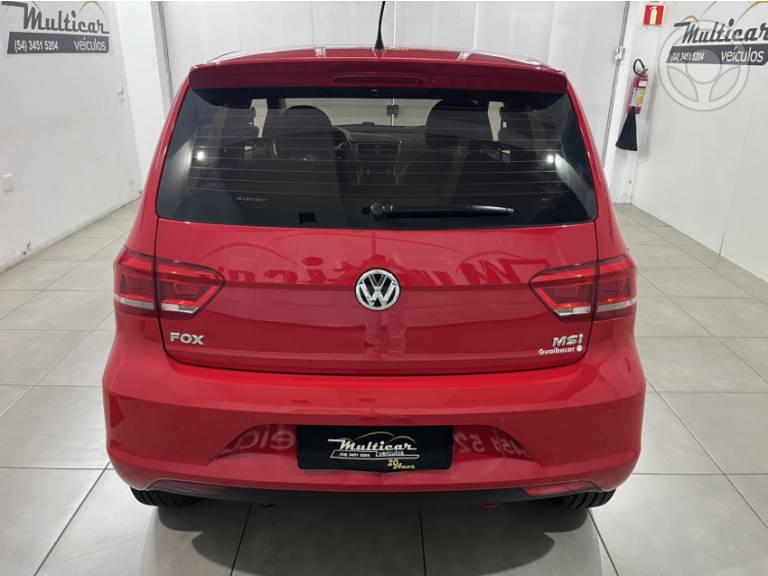 VOLKSWAGEN - FOX 1.6 MSI COMFORTLINE 8V FLEX 4P MANUAL - 2015/2016 - VERMELHA - R$ 51.900,00