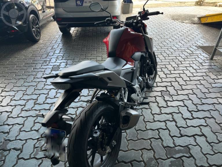 HONDA - CB 300F TWISTER ABS - 2025/2026 - VERMELHA - R$ 27.000,00