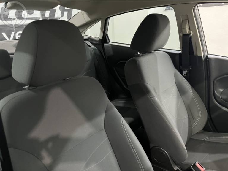 FORD - FIESTA 1.6 SE SEDAN 16V FLEX 4P MANUAL - 2014/2015 - CINZA - R$ 45.500,00