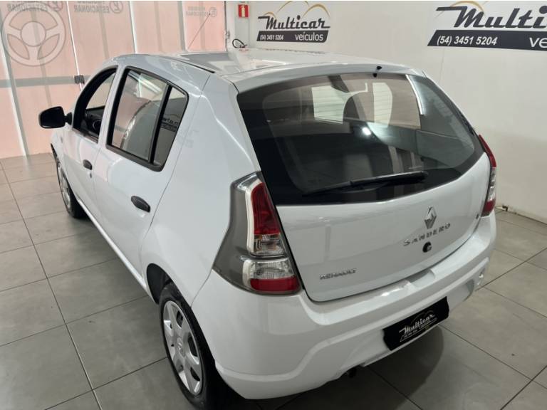 RENAULT - SANDERO 1.6 EXPRESSION 8V FLEX 4P MANUAL - 2013/2014 - BRANCA - R$ 34.500,00